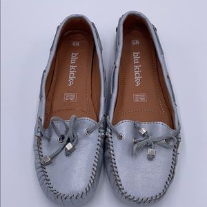 Blu Kicks silver/blue/ice blue loafers.